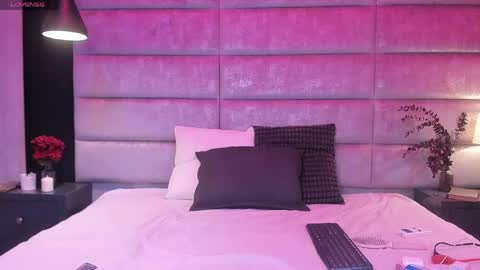 Snapshot of meganmonroee_ chatting on April 2026 09:13:01 PM meganmonroee_ online show from April 2026 09:13:01 PM