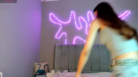 meganpeach_ online show from December 2025 12:32:01 PM