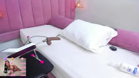 Megan  online show from December 2025 07:44:01 PM