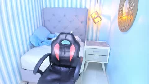 M E G A N  online show from February 2025 03:47:02 PM