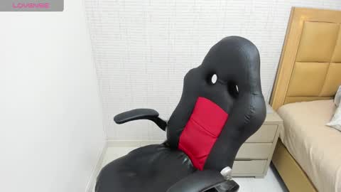 M E G A N  online show from September 2025 12:29:01 PM