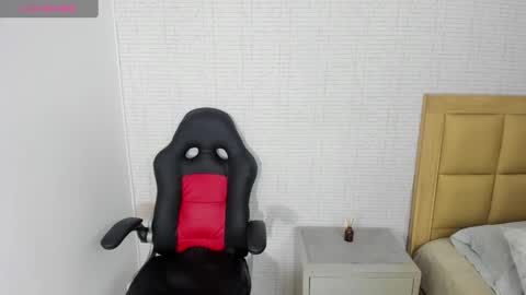 M E G A N  online show from October 2025 07:55:01 PM