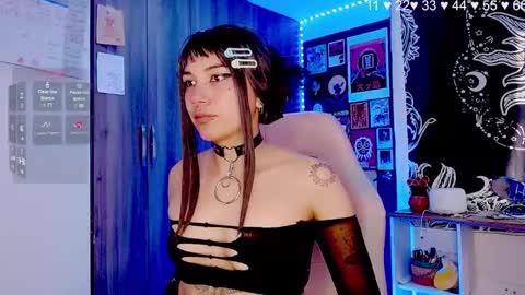 Melissa  -  -  Please help me to reach 100 thumbs up online show from December 2024 10:03:01 PM