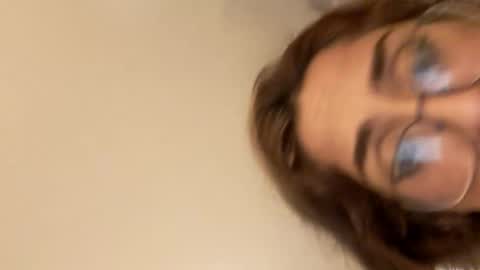 Snapshot of melani_babi chatting on November 2025 05:40:01 AM melani_babi online show from November 2025 05:40:01 AM