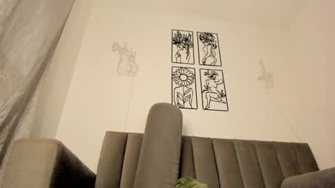 Snapshot of melani_greyy chatting on December 2024 11:25:02 PM melani greyy online show from December 2024 11:25:02 PM