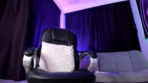 Snapshot of melani_greyy chatting on February 2025 11:19:02 PM melani greyy online show from February 2025 11:19:02 PM