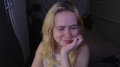 Snapshot of melania____ chatting on March 2026 08:42:01 AM Mila online show from March 2026 08:42:01 AM