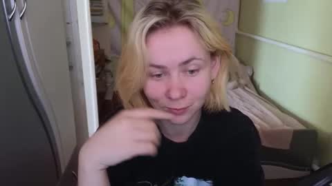 Snapshot of melania____ chatting on April 2026 07:47:02 AM Mila online show from April 2026 07:47:02 AM