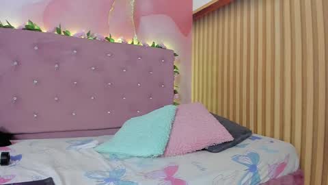 Snapshot of melanie__evans chatting on April 2026 11:01:02 AM melanie__evans online show from April 2026 11:01:02 AM