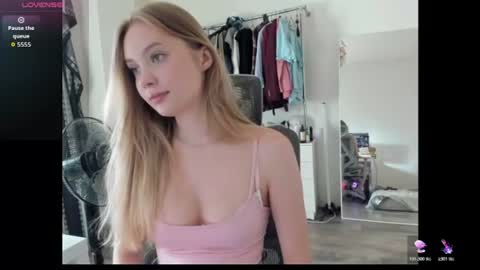Snapshot of melanie__murr chatting on June 2026 11:50:02 PM melanie__murr online show from June 2026 11:50:02 PM
