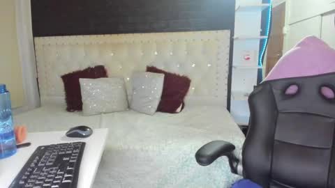 Melanie  online show from March 2025 07:15:01 AM