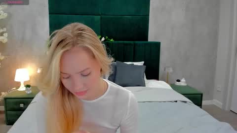Snapshot of melanie_ryer chatting on November 2025 01:06:01 AM Melanie online show from November 2025 01:06:01 AM