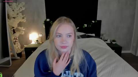 Snapshot of melanie_ryer chatting on December 2025 01:00:01 AM Melanie online show from December 2025 01:00:01 AM