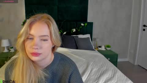 Snapshot of melanie_ryer chatting on December 2025 01:04:02 AM Melanie online show from December 2025 01:04:02 AM