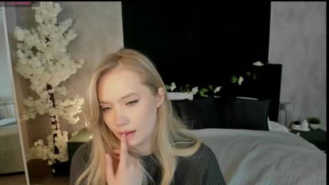 Snapshot of melanie_ryer chatting on December 2025 12:27:01 AM Melanie online show from December 2025 12:27:01 AM