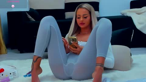 Snapshot of melanielexxx chatting on January 2025 05:49:01 PM OF melanielexxx online show from January 2025 05:49:01 PM