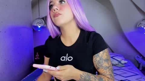 Melanie Roux online show from January 2025 11:56:01 AM