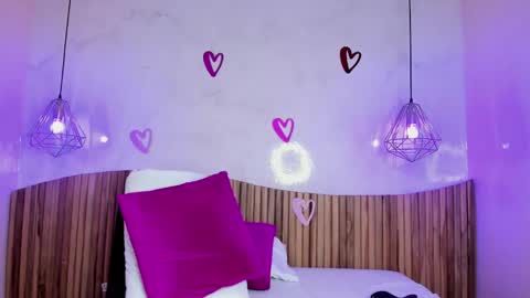 Melanie Roux online show from February 2025 10:51:02 PM