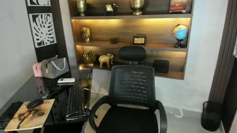 Snapshot of melanieroux chatting on April 2026 07:40:01 PM Melanie Roux online show from April 2026 07:40:01 PM