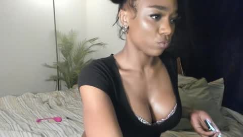 Snapshot of melaninmelanix chatting on March 2025 09:21:01 AM melaninmelanix online show from March 2025 09:21:01 AM