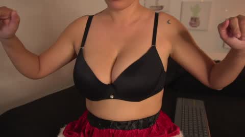 Snapshot of melany_riccii chatting on December 2024 10:51:02 PM melany online show from December 2024 10:51:02 PM