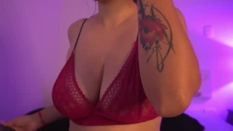Snapshot of melany_riccii chatting on December 2024 11:34:02 AM melany online show from December 2024 11:34:02 AM