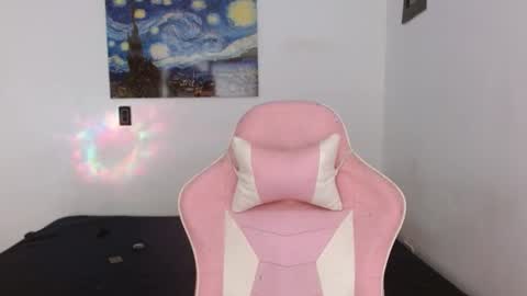 Snapshot of melhoneymoon chatting on October 2025 12:11:01 AM Mel online show from October 2025 12:11:01 AM