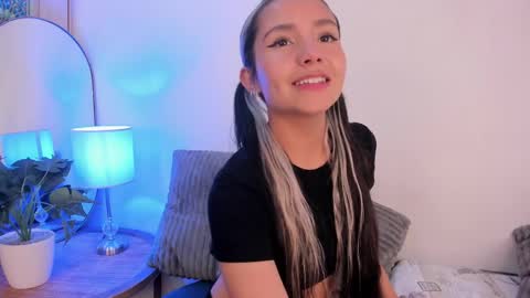 Snapshot of melii_0 chatting on April 2026 11:33:01 AM Melii online show from April 2026 11:33:01 AM