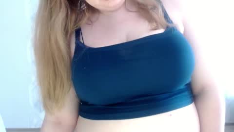 Snapshot of melina_beauty chatting on March 2026 08:10:01 AM Melina online show from March 2026 08:10:01 AM