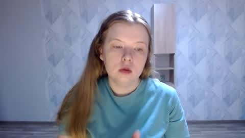 Snapshot of melina_beauty chatting on April 2026 01:15:01 AM Melina online show from April 2026 01:15:01 AM