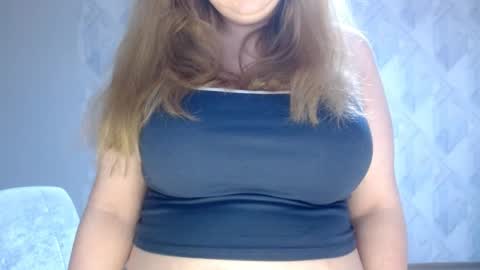 Snapshot of melina_beauty chatting on April 2026 01:27:01 AM Melina online show from April 2026 01:27:01 AM