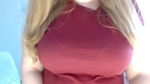 Snapshot of melina_beauty chatting on April 2026 06:58:02 AM Melina online show from April 2026 06:58:02 AM