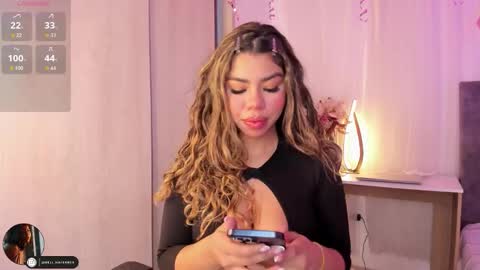 Snapshot of melina_ferrer1 chatting on November 2025 12:06:01 PM EI online show from November 2025 12:06:01 PM