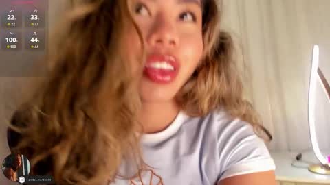 Snapshot of melina_ferrer1 chatting on December 2025 01:52:02 PM EI online show from December 2025 01:52:02 PM