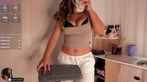 Snapshot of melina_ferrer1 chatting on December 2025 02:33:01 PM EI online show from December 2025 02:33:01 PM