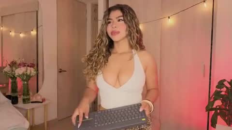Snapshot of melina_ferrer1 chatting on July 2026 12:40:01 PM EI online show from July 2026 12:40:01 PM