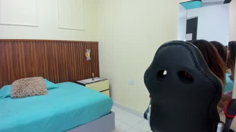 M E L I N A  online show from October 2025 07:31:01 PM