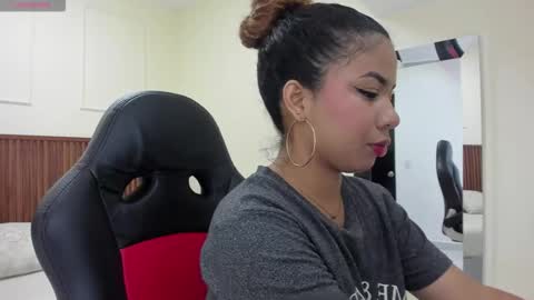 M E L I N A  online show from November 2025 07:58:02 PM