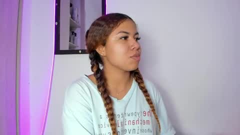 Snapshot of melinamartins chatting on April 2026 09:20:01 PM M E L I N A online show from April 2026 09:20:01 PM