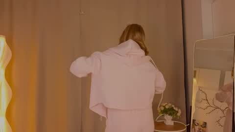 Alice - online show from April 2026 07:19:01 PM