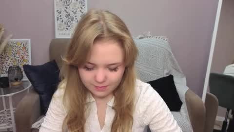 Sophia online show from October 2025 04:35:02 AM