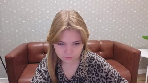 Sophia online show from November 2025 04:45:02 AM