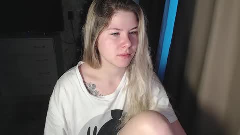 Snapshot of melissa__ray chatting on December 2024 03:38:02 AM Melissa Ray online show from December 2024 03:38:02 AM