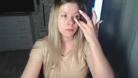 Snapshot of melissa__ray chatting on February 2025 08:32:02 AM Melissa Ray online show from February 2025 08:32:02 AM