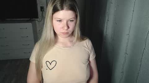 Snapshot of melissa__ray chatting on February 2025 05:09:01 PM Melissa Ray online show from February 2025 05:09:01 PM