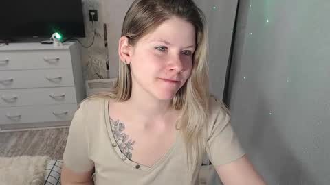 Snapshot of melissa__ray chatting on March 2025 05:17:02 PM Melissa Ray online show from March 2025 05:17:02 PM