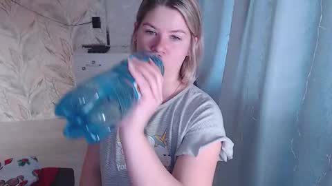 Snapshot of melissa__ray chatting on November 2025 10:14:02 AM Melissa Ray online show from November 2025 10:14:02 AM