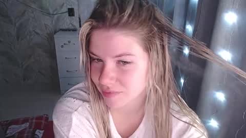 Snapshot of melissa__ray chatting on November 2025 06:13:01 PM Melissa Ray online show from November 2025 06:13:01 PM