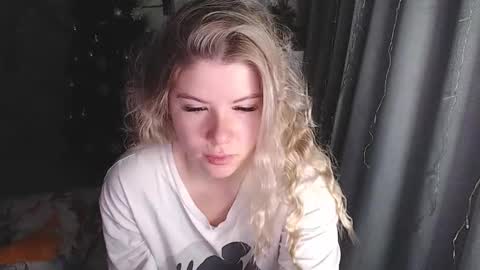 Snapshot of melissa__ray chatting on December 2025 02:39:01 AM Melissa Ray online show from December 2025 02:39:01 AM