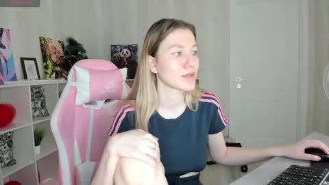 Snapshot of melissa_moooree chatting on February 2025 02:46:02 PM melissa_moooree online show from February 2025 02:46:02 PM